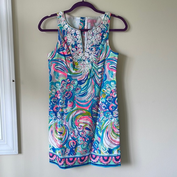 Lilly Pulitzer Dresses & Skirts - Lilly Pulitzer Gabby Shift Sleeveless Dress in Guilty Pleasure Print